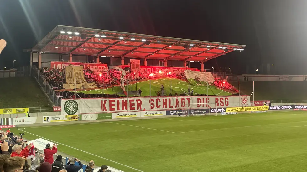 Der Siegtreffer gegen Glasgow - die Fans setzten ihn phantastisch in Szene. Der Siegtreffer gegen Glasgow - die Fans setzten ihn phantastisch in Szene.