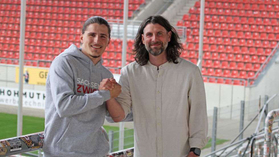 Veron Dobruna (links im Bild) kam von der SpVgg Hankofen aus der Bayernliga zum FSV. Veron Dobruna (links im Bild) kam von der SpVgg Hankofen aus der Bayernliga zum FSV.