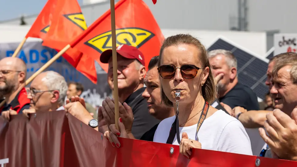 Teilnehmer des VW-Aktionstages im Juli vorm Werk Teilnehmer des VW-Aktionstages im Juli vorm Werk