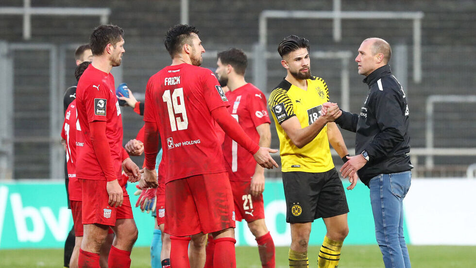 Szene nach dem Abpfiff - der FSV hatte das Auswärtsspiel mit 1:3 verloren. 