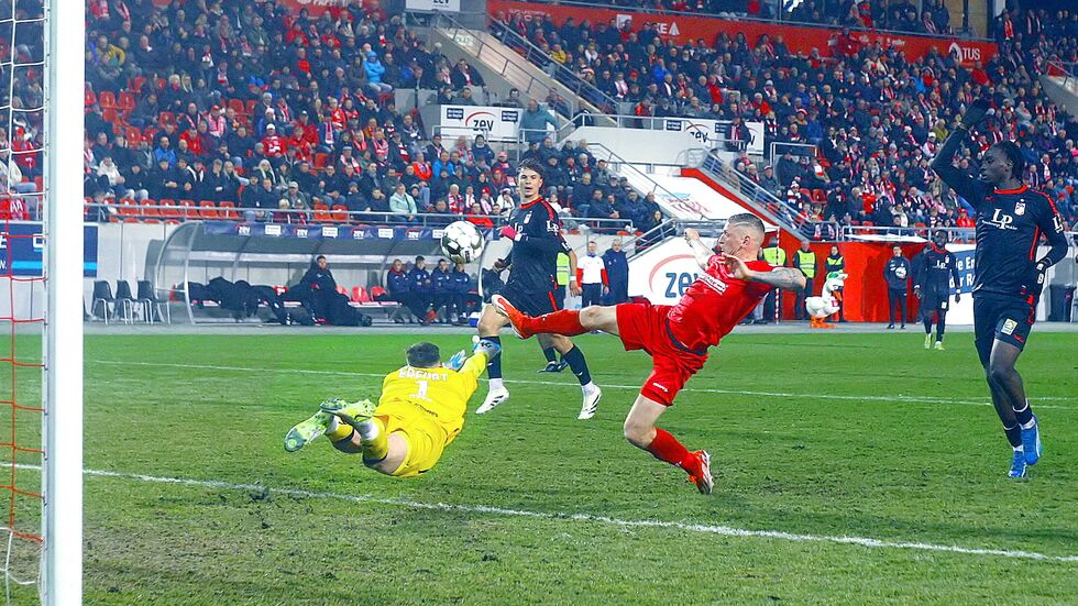Fußballgott Marc-Philipp Zimmermann in der ersten Halbzeit vor dem Tor, der Siegtreffer gelang ihm später - in der 70. Minute.