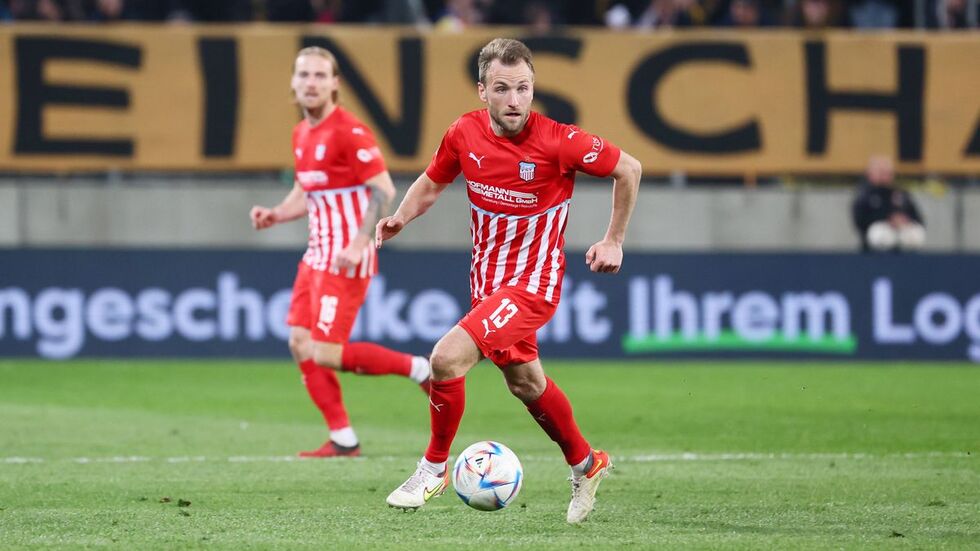 Mike Könnecke fällt wegen einer Knieverletzungen aus. Mike Könnecke fällt wegen einer Knieverletzungen aus.