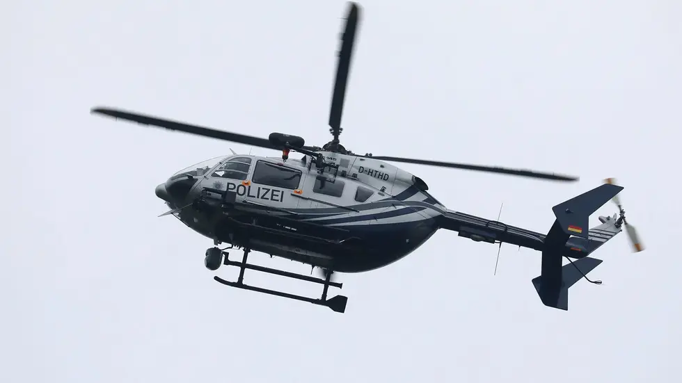 Ein Polizeihubschrauber sorgte in Zwickau zunächst für Aufregung. (Symbolbild)