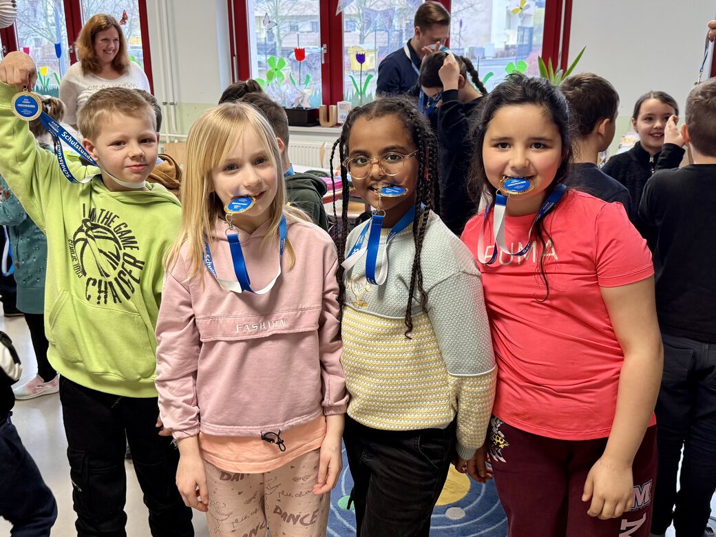 Klasse 2c beim Erste Hilfe Kurs mit Kristin