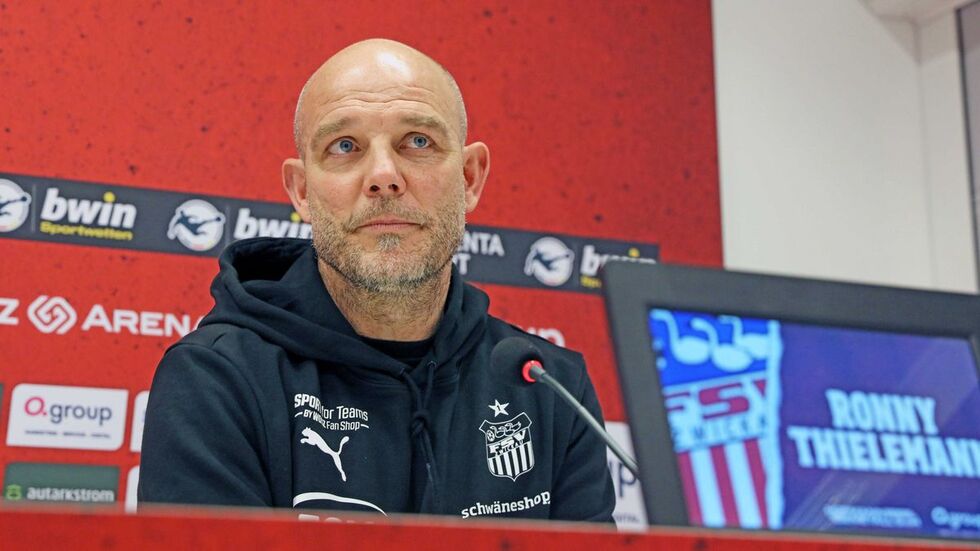 Mit den Worten "Niederlagen hallen mehr nach, als die Siege glänzen" stieg Ronny Thielemann in die Pressekonferenz ein. Mit den Worten "Niederlagen hallen mehr nach, als die Siege glänzen" stieg Ronny Thielemann in die Pressekonferenz ein.