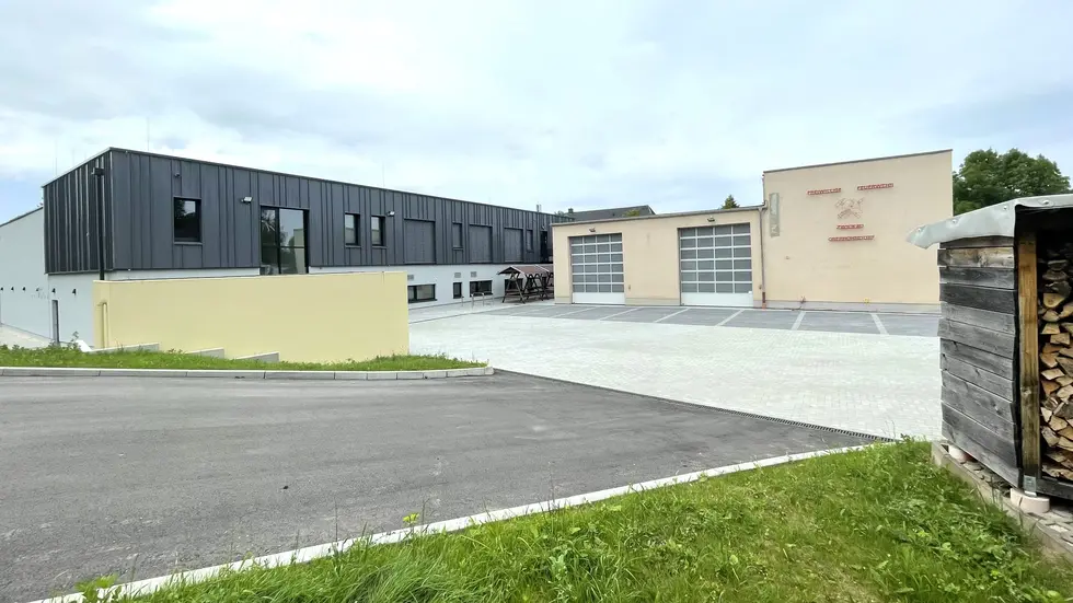 Neu und Alt am Feuerwehrstandort Oberhohndorf