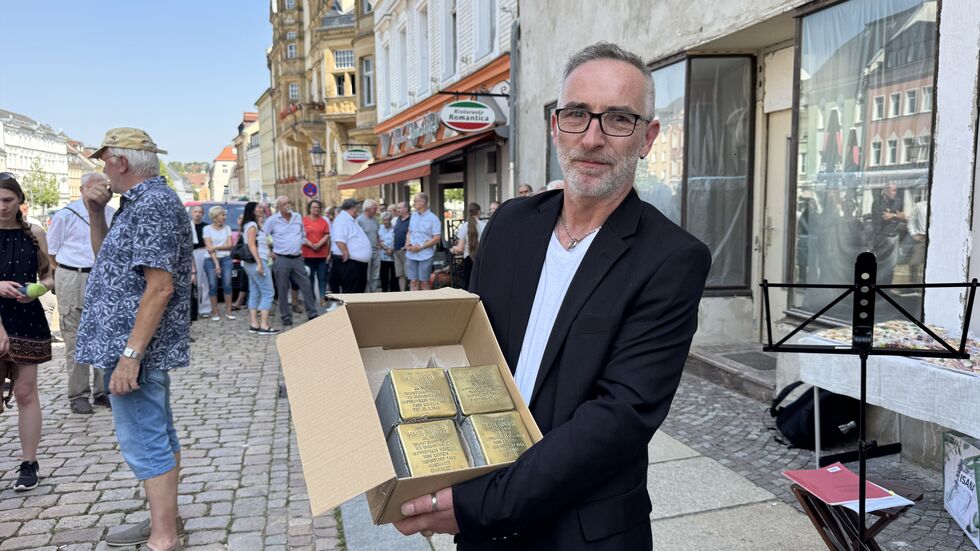 Jens Kunze hatte die Idee für die Stolpersteinverlegung am Werdauer Markt.