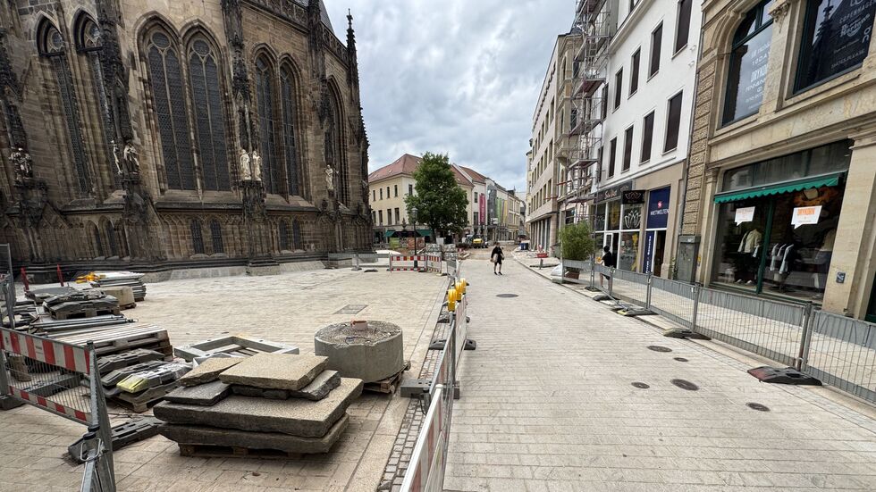 Der Umweg um den Dom fällt ab Montag für Fußgänger weg. 