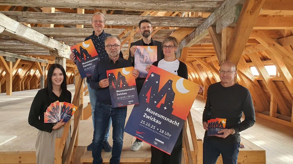 Auch Führungen durch den historischen Dachstuhl im Kornmarkt werden angeboten.  Auch Führungen durch den historischen Dachstuhl im Kornmarkt werden angeboten.
