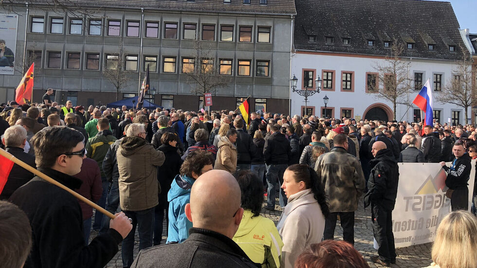 Menschen auf dem Kornmarkt