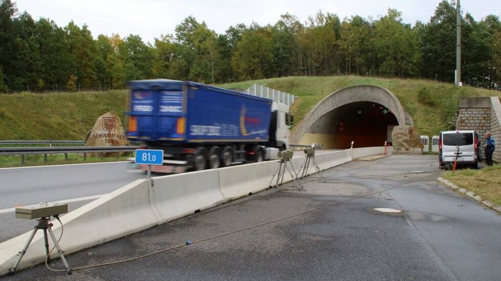 Tempokontrolle am Autobahntunnel Königshainer Berge