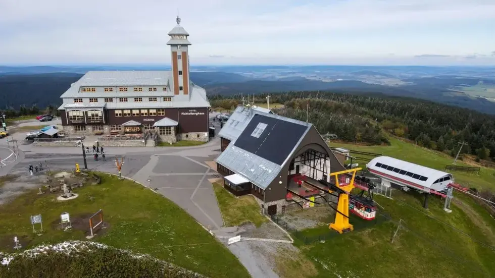 Auf dem höchsten Berg Sachsens könnte ein Skisport- und Eventzentrum entstehen. 