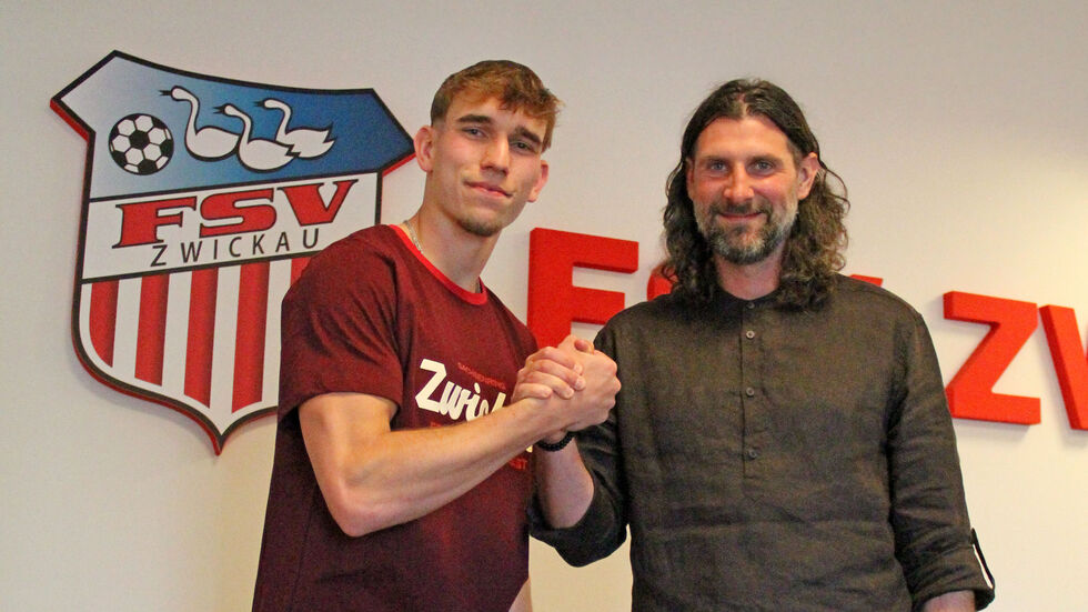 Lennert Möbius (links im Bild) und Sportdirektor Robin Lenk