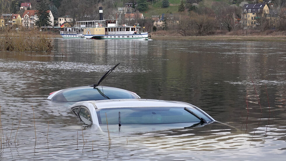 Der Opel war Anfang Februar ins Wasser gerollt Der Opel war Anfang Februar ins Wasser gerollt