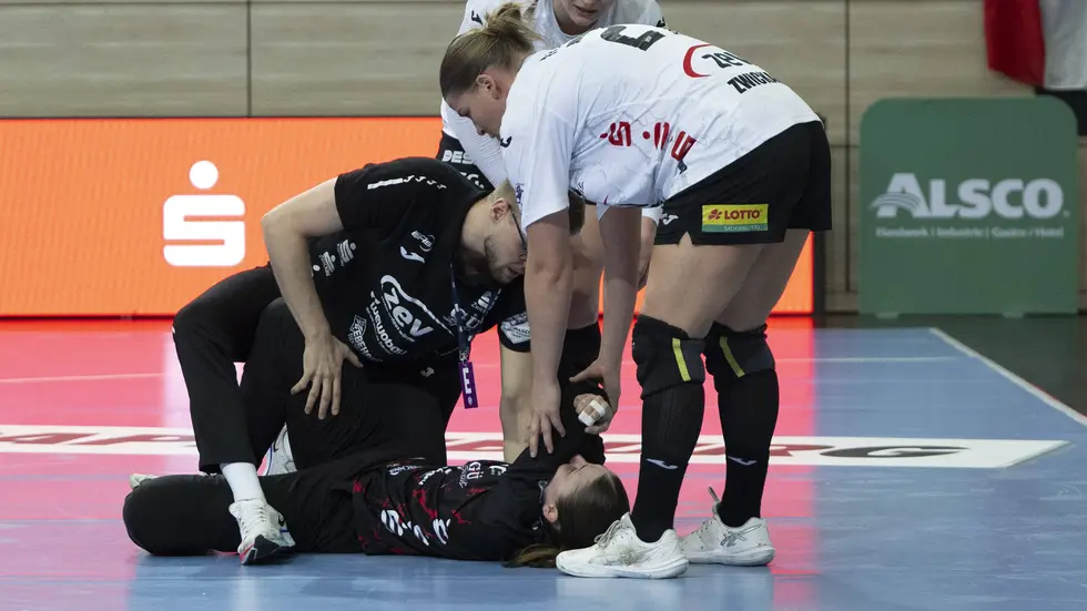 Alexandra Humpert musste im Spiel gegen die Wildcats Halle verletzt ausgewechselt werden. Alexandra Humpert musste im Spiel gegen die Wildcats Halle verletzt ausgewechselt werden.