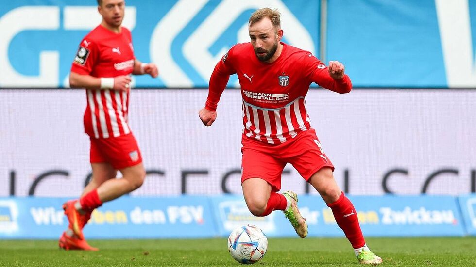 Jan-Marc Schneider am Ball