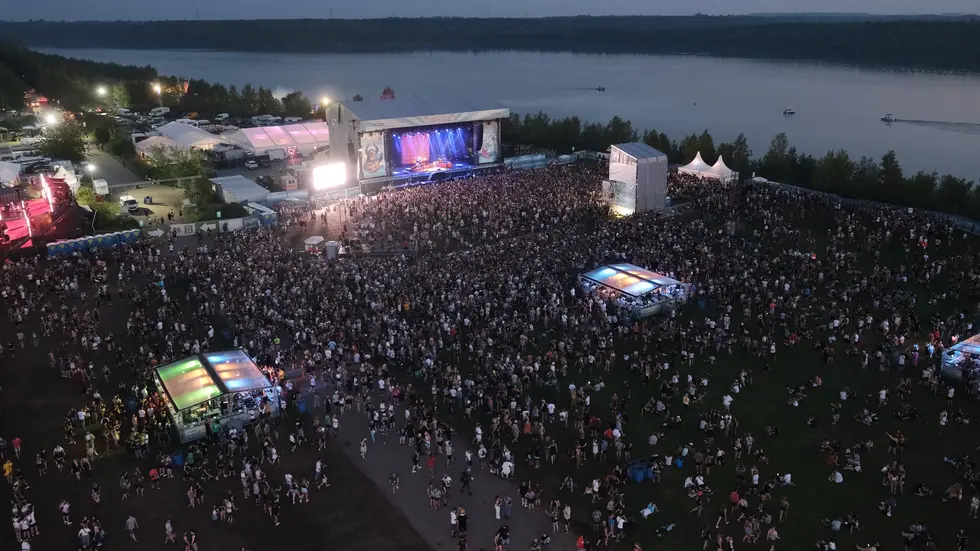 Etwa 30.000 Besucher kommen jedes Jahr zum Highfield-Festival an den Störmthaler See bei Leipzig. Etwa 30.000 Besucher kommen jedes Jahr zum Highfield-Festival an den Störmthaler See bei Leipzig.