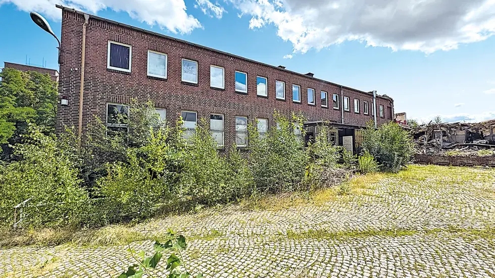 Die Berufsschule steht noch. 