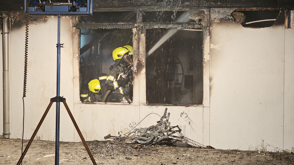Laut Einsatzleiter Götze kam es immer wieder zu sogenannten "Durchzündungen". Laut Einsatzleiter Götze kam es immer wieder zu sogenannten "Durchzündungen".