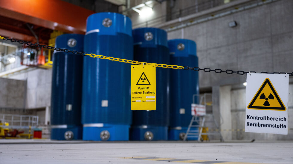 Hochradioaktive Castor-Behälter im Atommüll-Zwischenlager Ahaus Hochradioaktive Castor-Behälter im Atommüll-Zwischenlager Ahaus