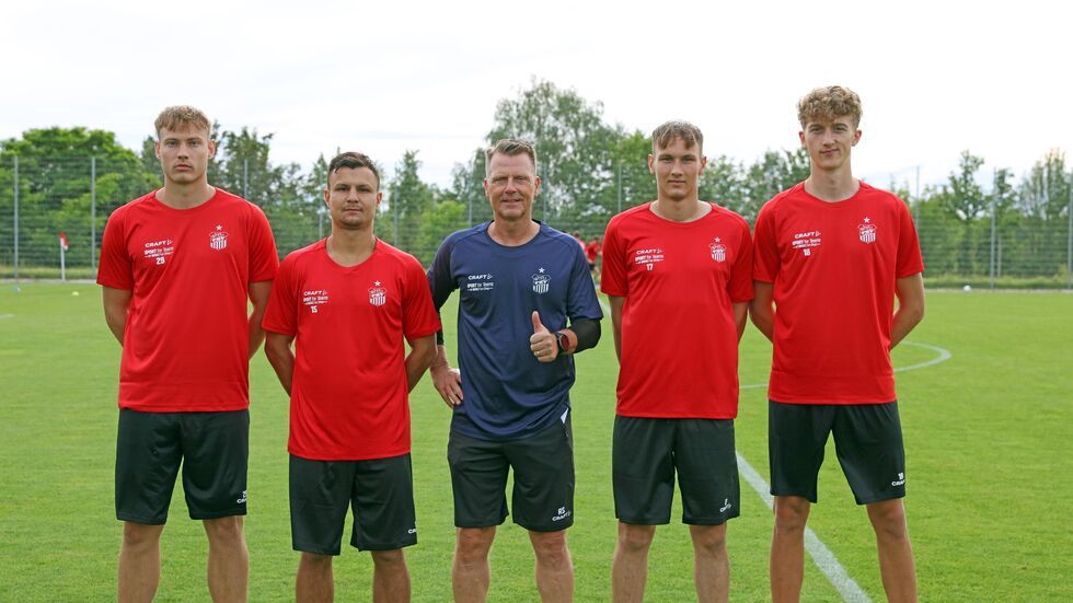 Felix Pilger (v.l.), Andrej Startsev, Coach Rico Schmitt, Jonas Dittrich, Lukas Eixler