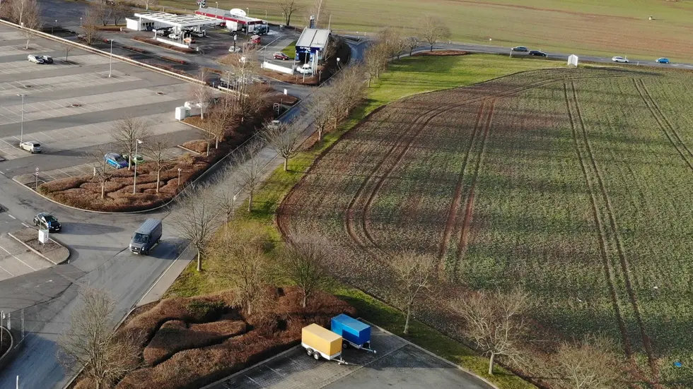 Auf dem Parkplatz rechts neben dem Pleißen-Center will der Fast-Food-Riese ein neues Restaurant errichten.