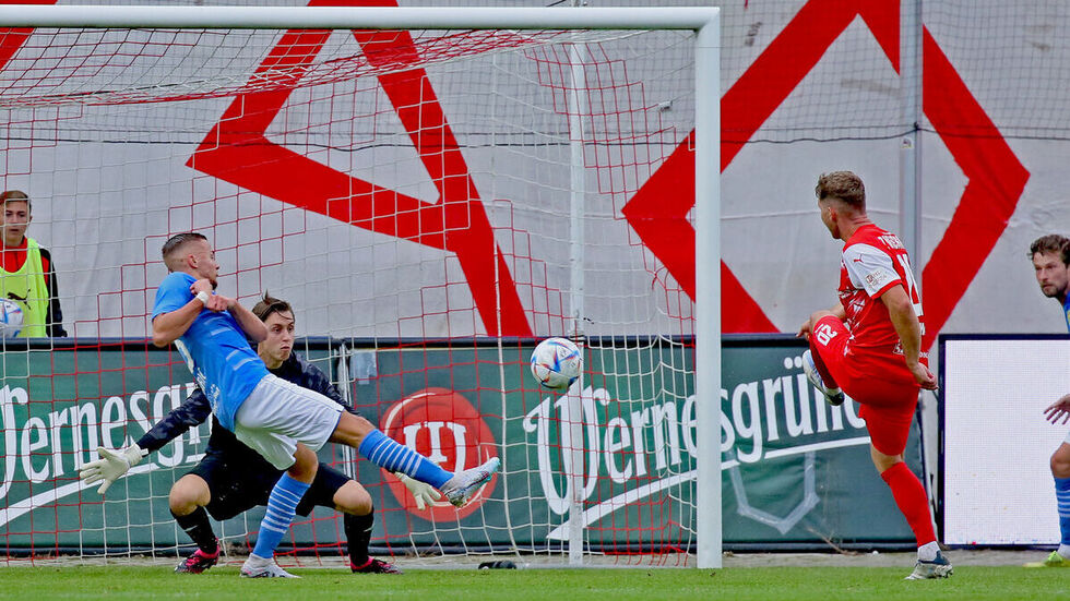 Jahn Herrmann trifft zum 1:0 für den FSV. Jahn Herrmann trifft zum 1:0 für den FSV.