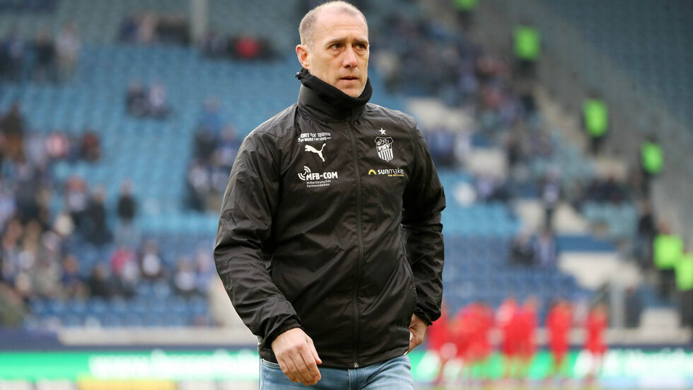 Joe Enochs stand als Zwickau-Trainer schon mehrmals vor dem Aus. Am Dienstag kann sich der FSV mit einem Sieg gegen Duisburg gehörig Luft im Abstiegskampf verschaffen.