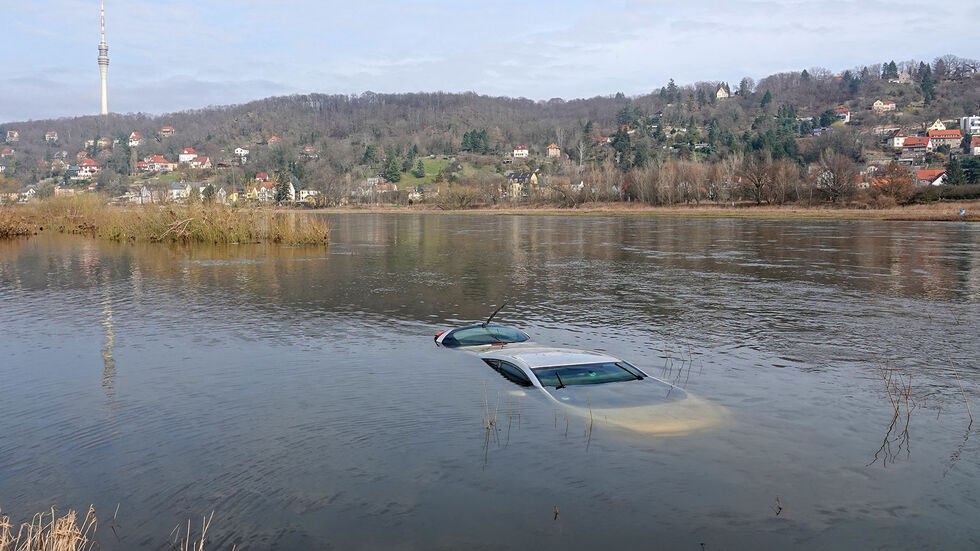 Dach und Heckklapppe waren zu sehen Dach und Heckklapppe waren zu sehen