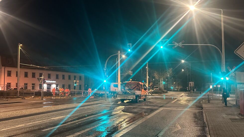 Die Straßenmeisterei hat die Kreuzung vom Eis befreit. Die Straßenmeisterei hat die Kreuzung vom Eis befreit.