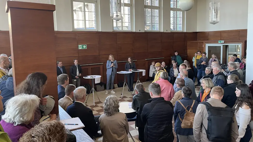 Oberbürgermeisterin Constance Arndt begrüßte die Besucher - das Interesse war groß