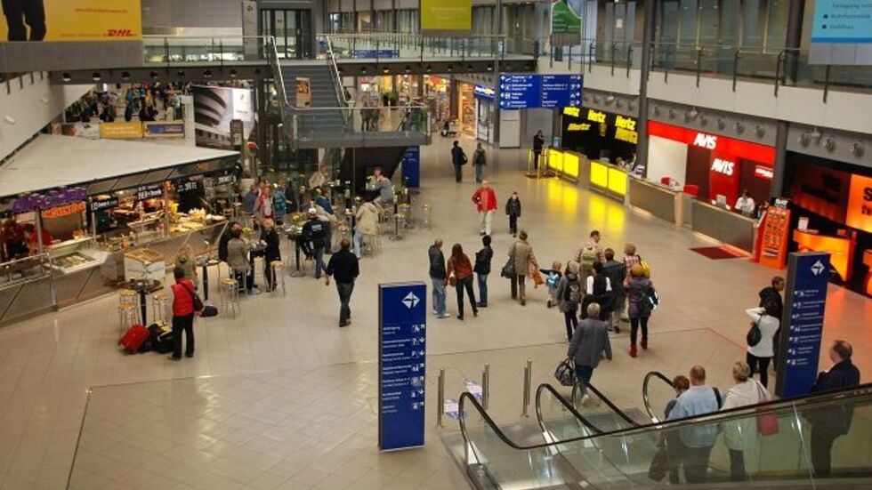 An den zwei großen sächsischen Flughäfen in Schkeuditz (Foto) und Dresden sollen bis Jahresende 172 Stellen wegfallen.