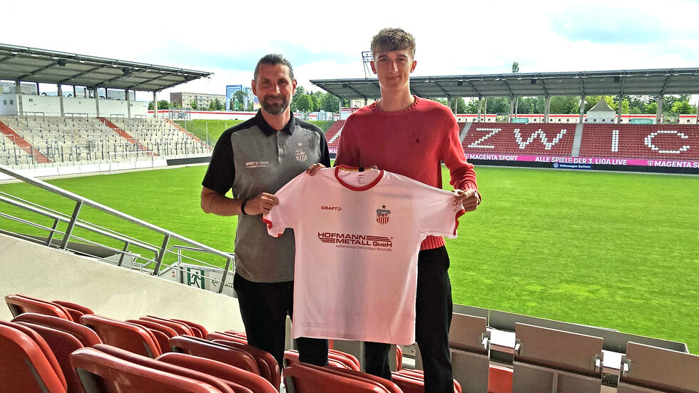 Robin Lenk (li.) und Lukas Eixler in der GGZ Arena
