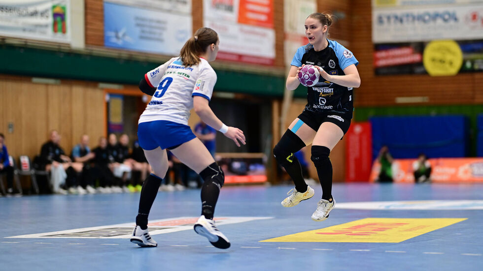 Charlotte Kähr (r.) hat einen Zweijahresvertrag in Zwickau unterschrieben.