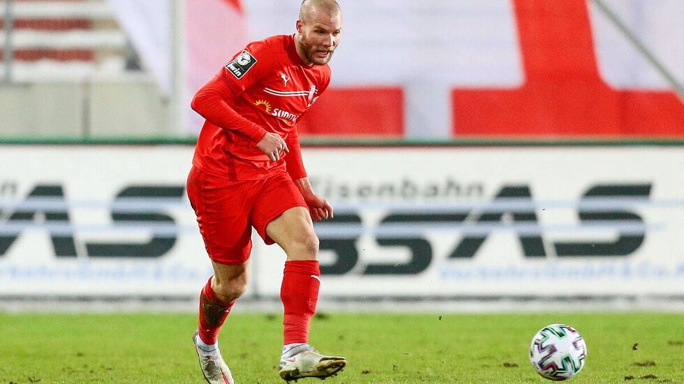 Manfred Starke ist nicht nur torgefährlich, er arbeitet auch sehr gut gegen den Ball, findet Trainer Joe Enochs. 