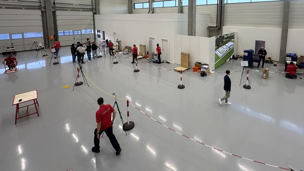 Schauplatz des Wettbewerbs: Die Weishaupt Niederlassung in Schkeuditz, wo die Teilnehmer die Wettkampf-Stationen absolvieren. Schauplatz des Wettbewerbs: Die Weishaupt Niederlassung in Schkeuditz, wo die Teilnehmer die Wettkampf-Stationen absolvieren.