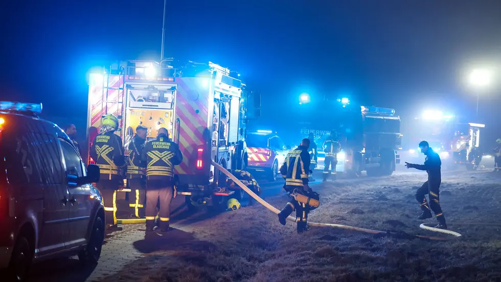 Unmittelbar an der Muldenaue brannte eine Gartenlaube nieder.