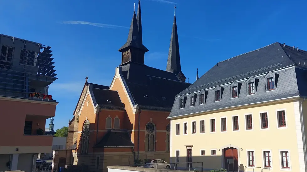 Von dieser Seite gelangten die Gefangenen in die Kirche. Mehr dazu wird von Stadtführer Bernd Hertel in der Audio erklärt. Von dieser Seite gelangten die Gefangenen in die Kirche. Mehr dazu wird von Stadtführer Bernd Hertel in der Audio erklärt.