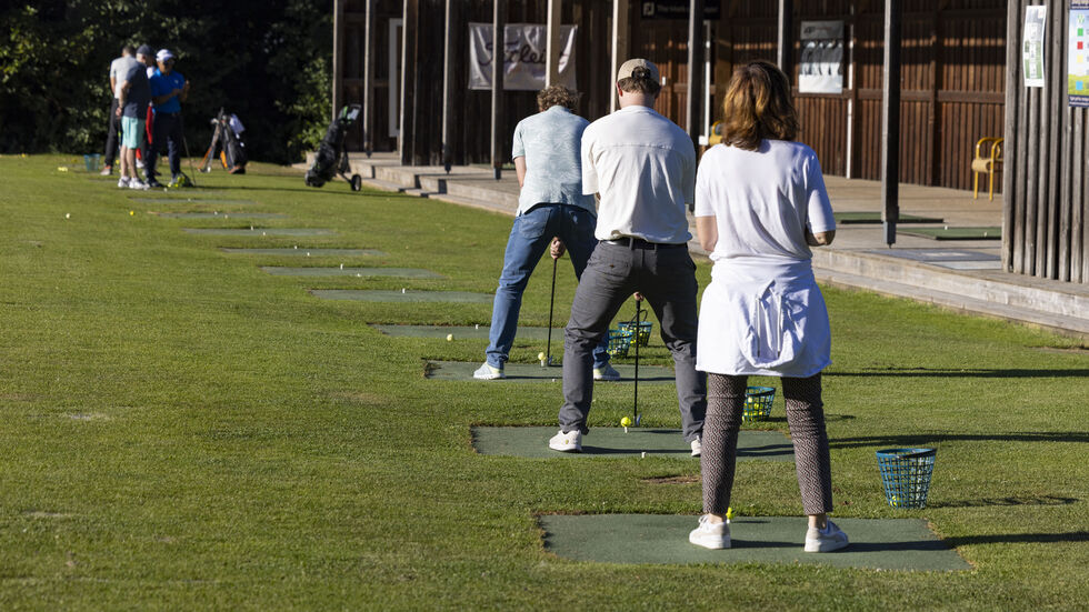 Auf dem Golfplatz in Zwickau kann am Samstag jeder für den guten Zweck golfen.