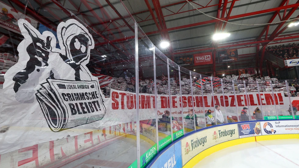 Die Fans sind dennoch glücklich: Den Klassenerhalt in der DEL 2 hatten die Eispiraten bereits in der Tasche.