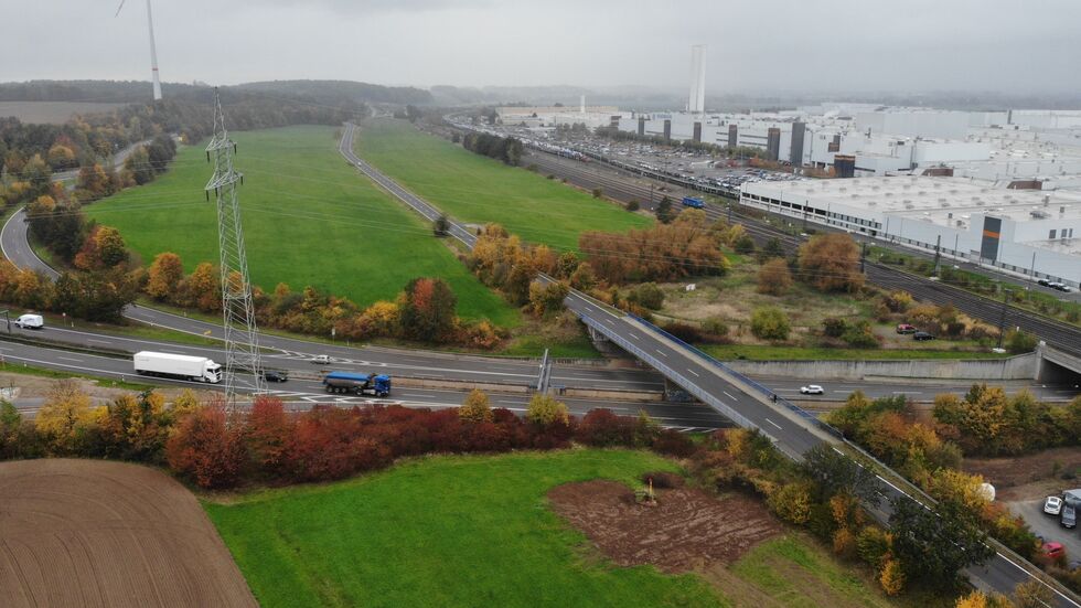 Die Fläche zwischen Werk und B175 kann VW perspektivisch bebauen, wenn der Stadtrat auch den endgültigen B-Plan abgesegnet.  Die Fläche zwischen Werk und B175 kann VW perspektivisch bebauen, wenn der Stadtrat auch den endgültigen B-Plan abgesegnet.