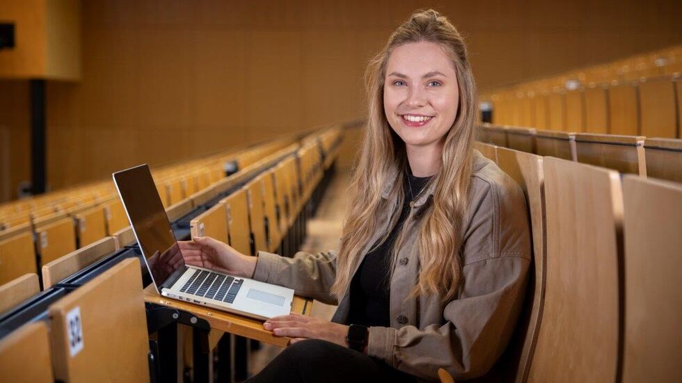 Selina Hartmann, Masterstudentin der Bewegungswissenschaft in der Prävention und Rehabilitation. Selina Hartmann, Masterstudentin der Bewegungswissenschaft in der Prävention und Rehabilitation.