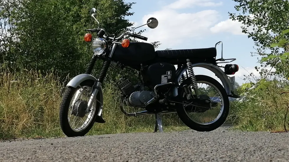 Die Simson ist bis heute DAS Kultmoped in den ostdeutschen Bundesländern. Die Simson ist bis heute DAS Kultmoped in den ostdeutschen Bundesländern.