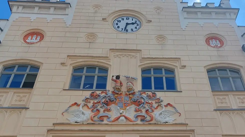 Mauritius ist der Schutzpatron der Stadt. In Zwickau soll er auch schon gewesen sein - jedoch nicht mehr lebend. Mauritius ist der Schutzpatron der Stadt. In Zwickau soll er auch schon gewesen sein - jedoch nicht mehr lebend.