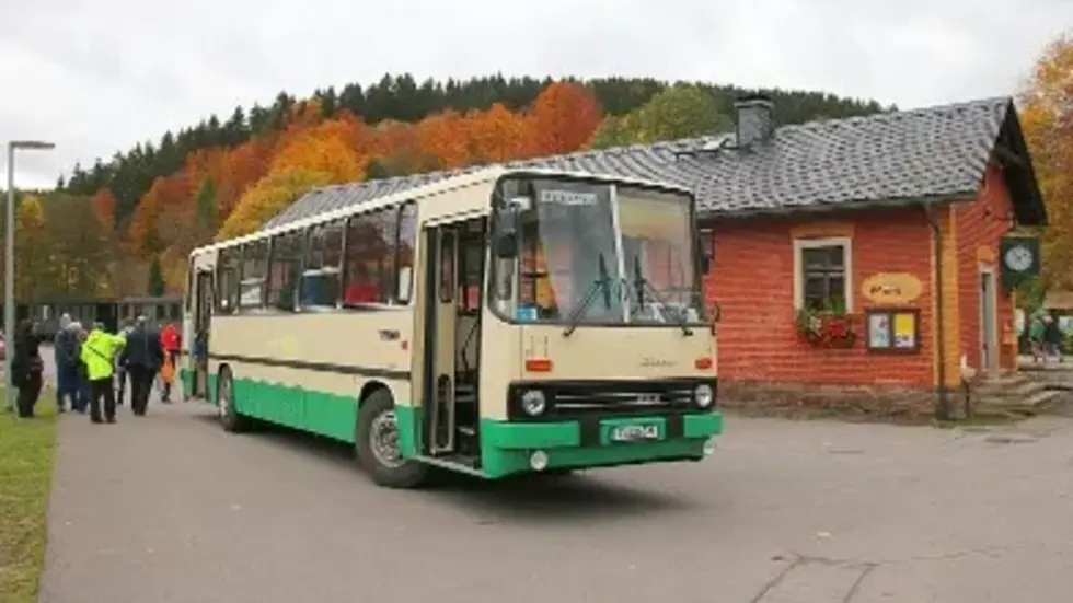 Auch dieser Ikarus 263.01 verkehrt heute im Stadtgebiet.  