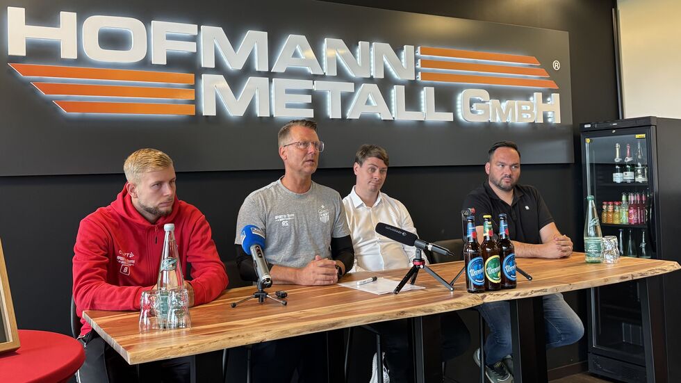 (v.l.) Max Somnitz, Rico Schmitt, André Beuchold, Robert Eckhold vom Hauptsponsor Hofmann Metall. 