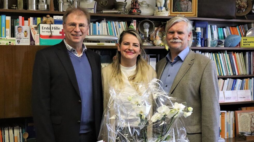 Oberbürgermeister André Raphael, Anastasia Gabor und Michael Gabor (v.l.)