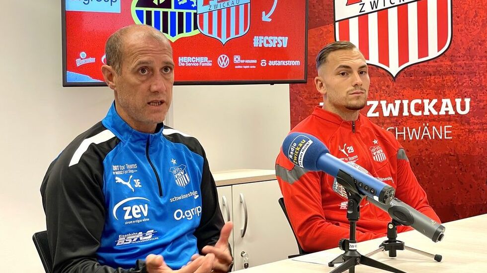 Coach Joe Enochs und Spieler Florian von Schroetter. Coach Joe Enochs und Spieler Florian von Schroetter.