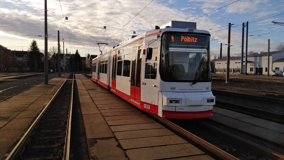 Ob mit Bus, Bahn, Auto oder Rad: Die TU Dresden will wissen, wie sich die Zwickauer und Zwickauerinnen fortbewegen. Ob mit Bus, Bahn, Auto oder Rad: Die TU Dresden will wissen, wie sich die Zwickauer und Zwickauerinnen fortbewegen.