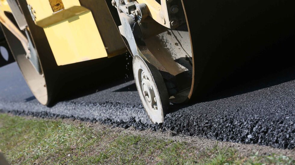 Die Betonplatten werden durch Asphalt ersetzt. (Symbolbild)